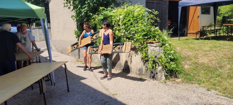 ... installation des bancs ...