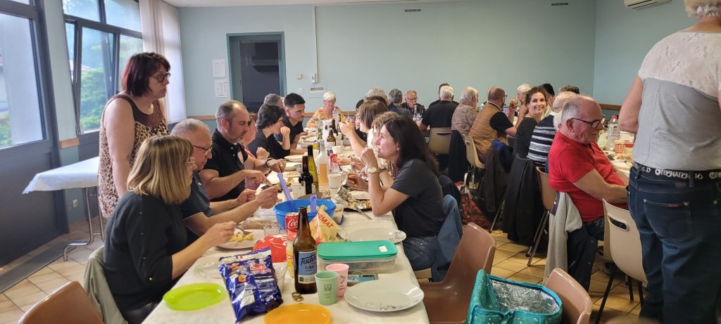 Les tables sont bien occupées ...