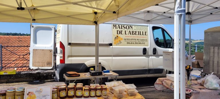 Nous avons reçu beaucoup d'aide de la Maison de l'abeille